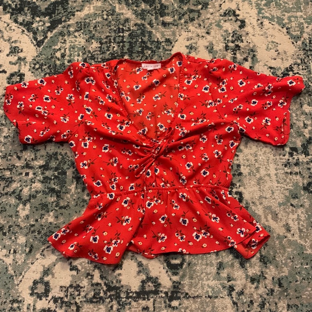 Nordstrom Rack Red Floral Print Top with cinching feature and flare
